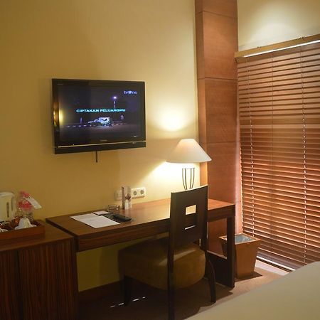 Hotel Mutiara Malioboro Yogyakarta Buitenkant foto