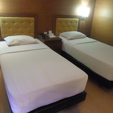 Hotel Mutiara Malioboro Yogyakarta Buitenkant foto