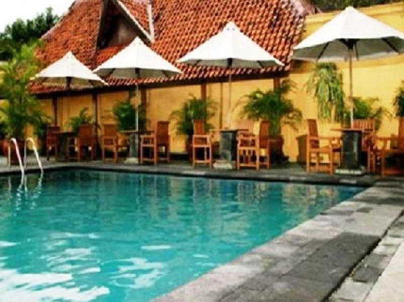 Hotel Mutiara Malioboro Yogyakarta Buitenkant foto
