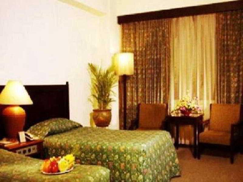 Hotel Mutiara Malioboro Yogyakarta Buitenkant foto