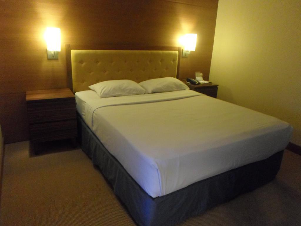 Hotel Mutiara Malioboro Yogyakarta Buitenkant foto