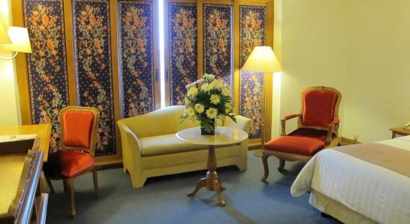 Hotel Mutiara Malioboro Yogyakarta Buitenkant foto