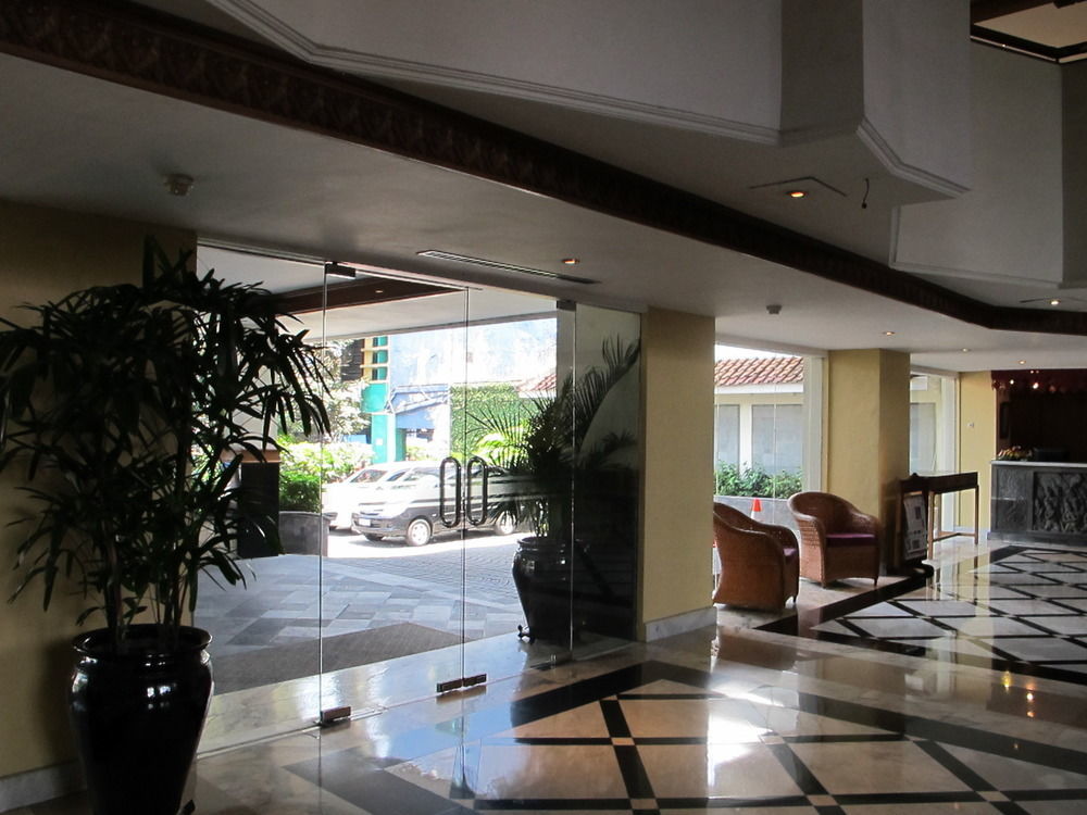 Hotel Mutiara Malioboro Yogyakarta Buitenkant foto