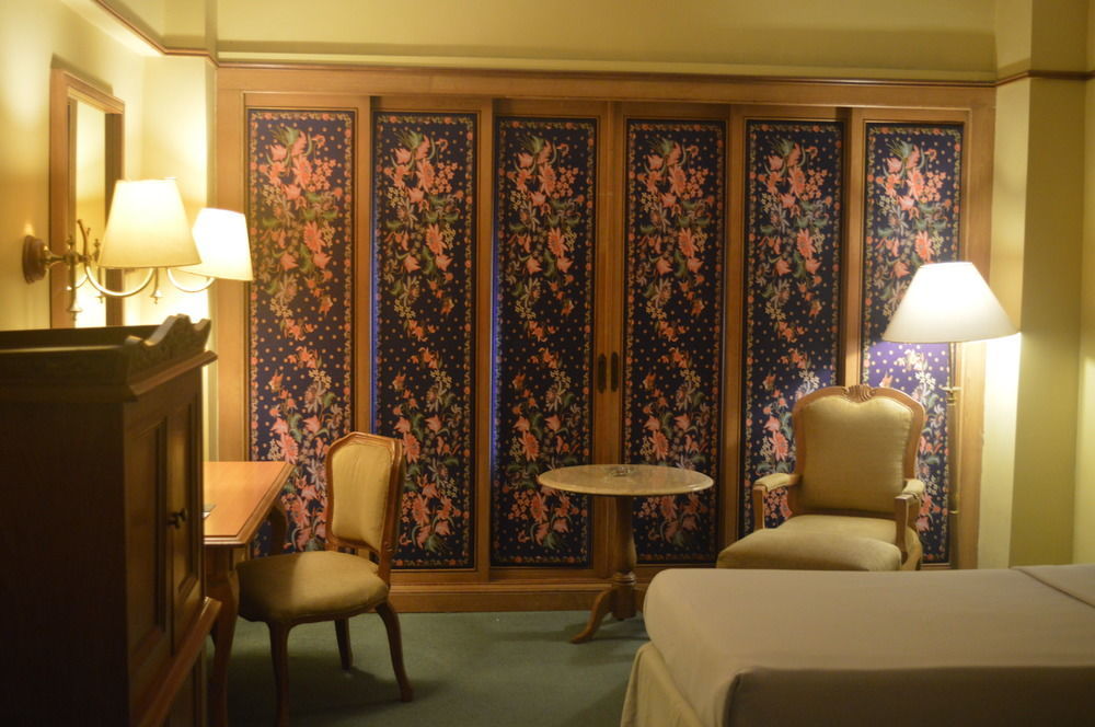 Hotel Mutiara Malioboro Yogyakarta Buitenkant foto