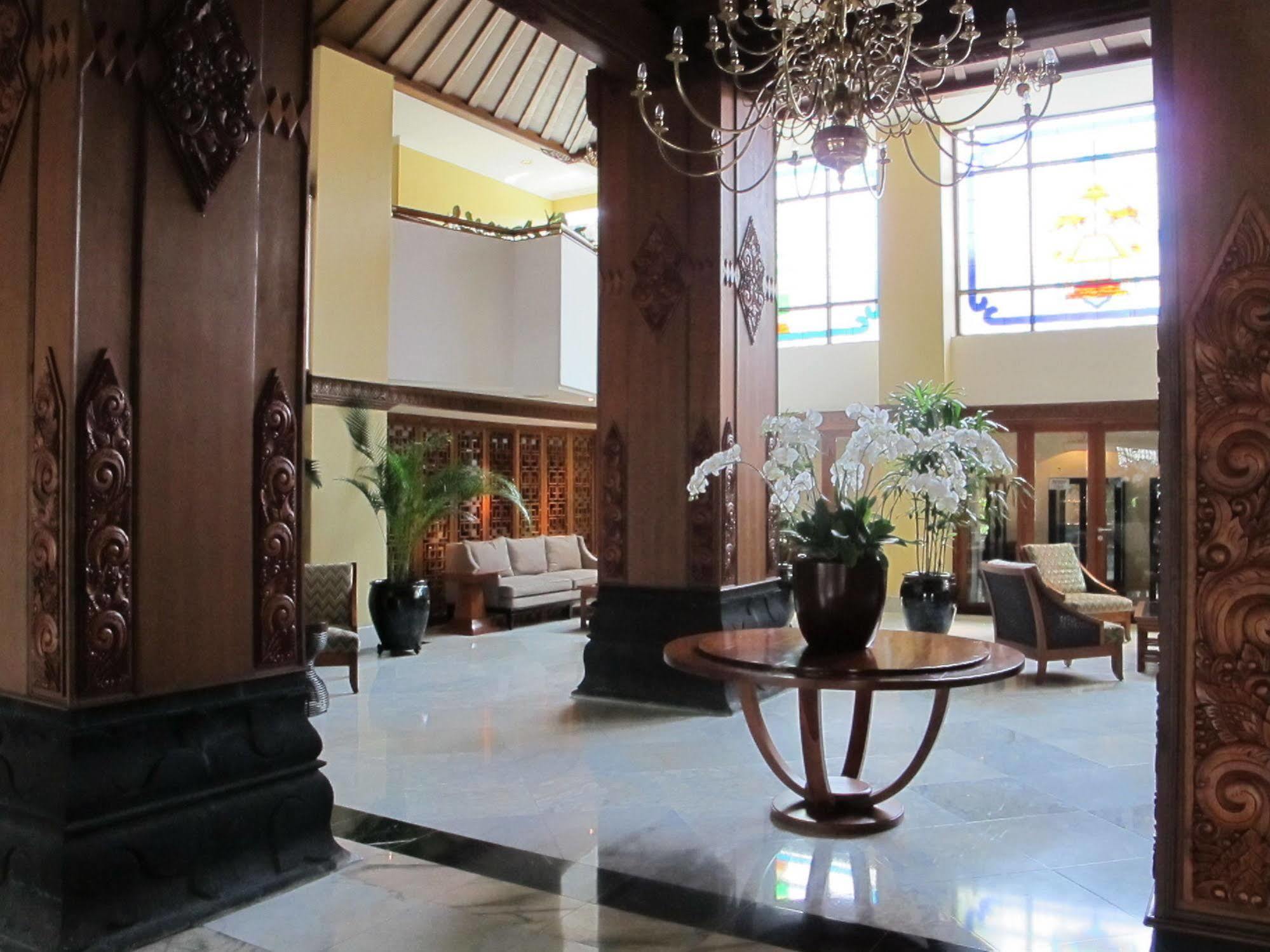 Hotel Mutiara Malioboro Yogyakarta Buitenkant foto