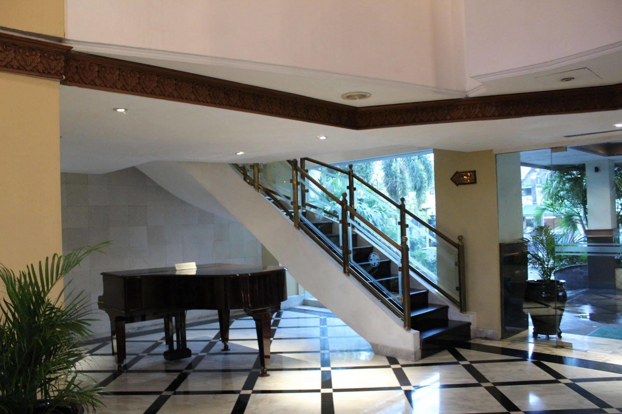 Hotel Mutiara Malioboro Yogyakarta Buitenkant foto