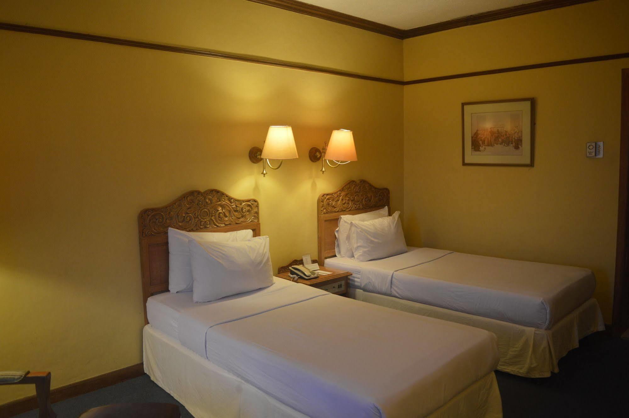 Hotel Mutiara Malioboro Yogyakarta Buitenkant foto