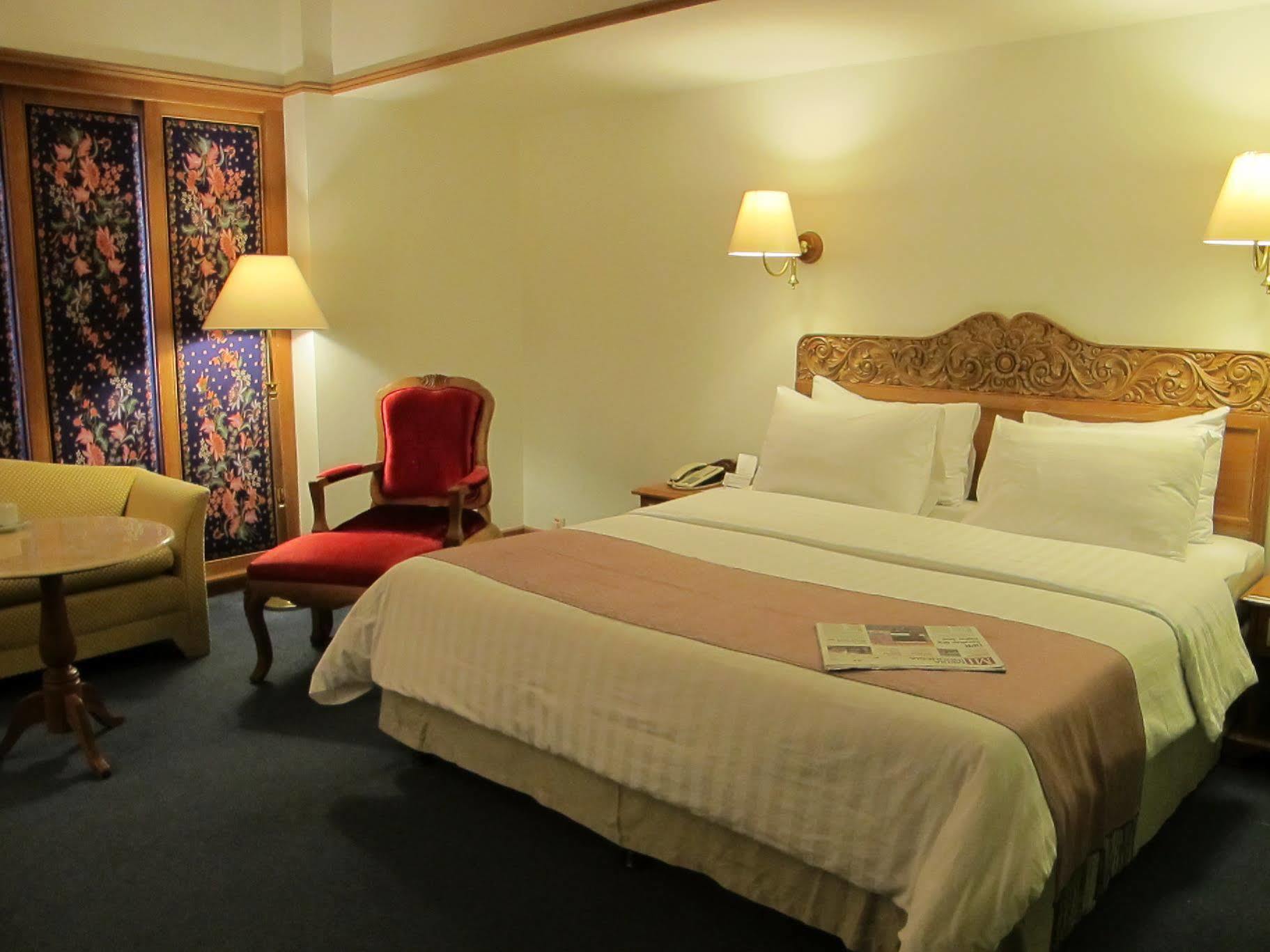 Hotel Mutiara Malioboro Yogyakarta Buitenkant foto