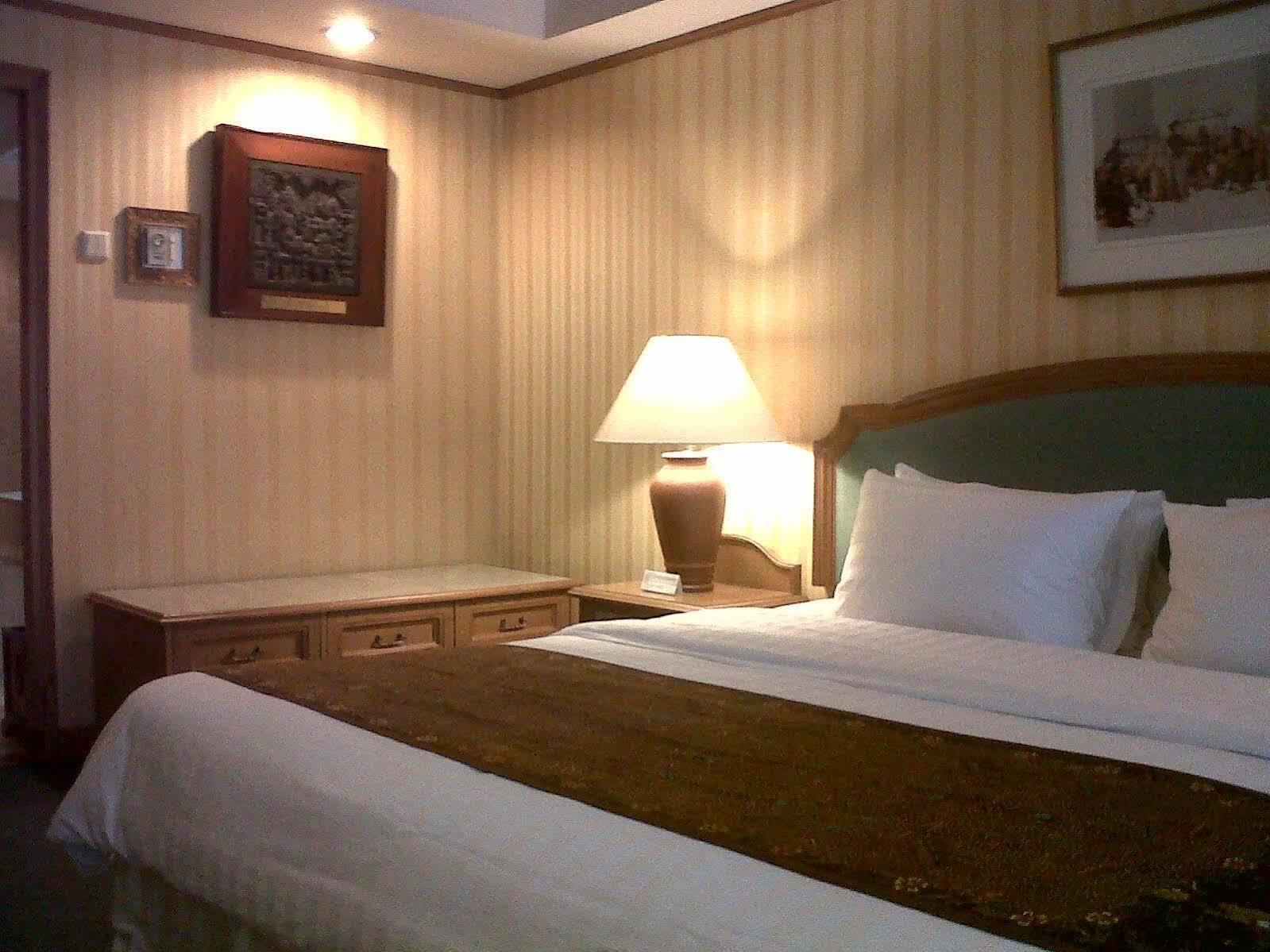 Hotel Mutiara Malioboro Yogyakarta Buitenkant foto