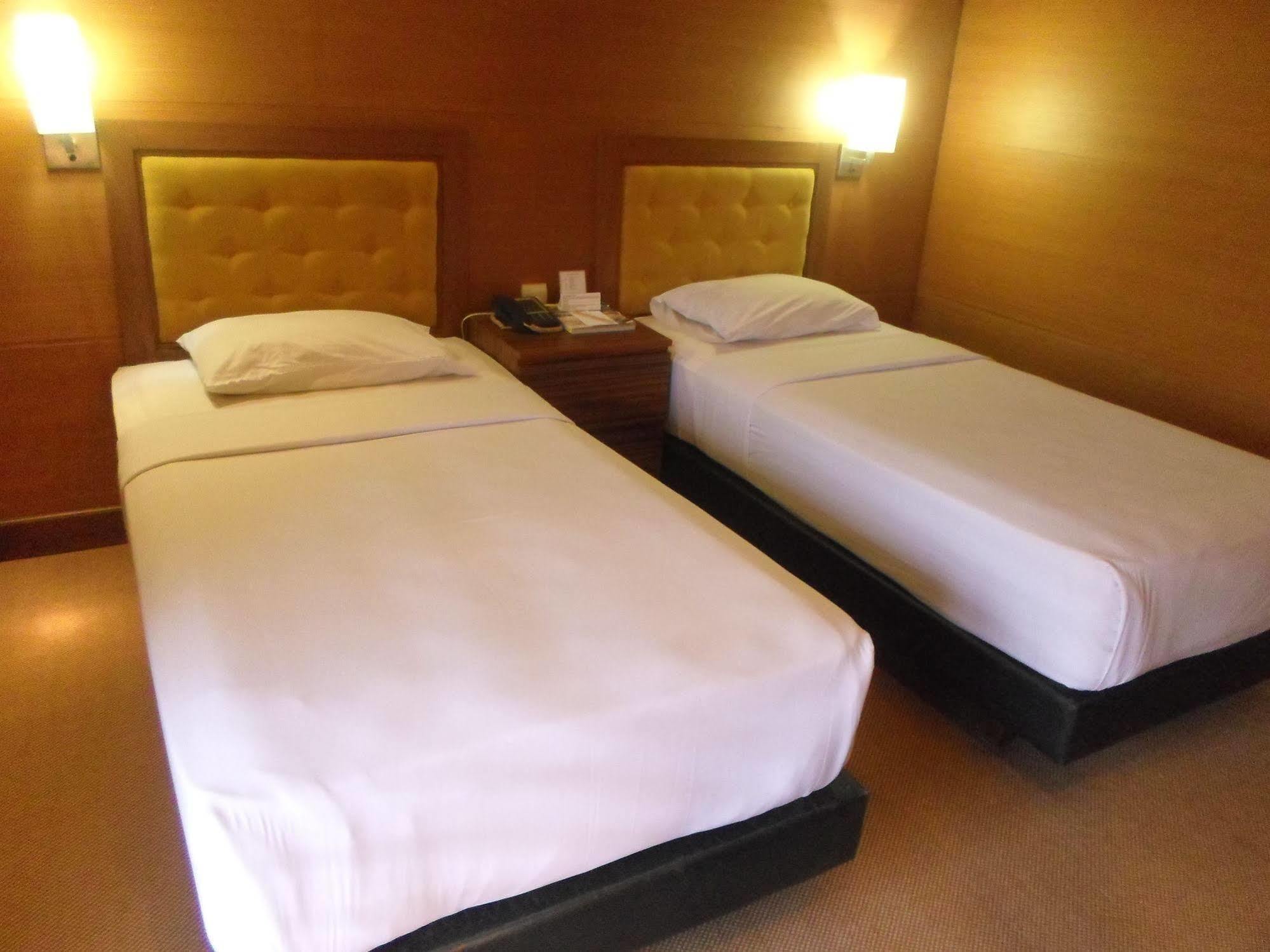 Hotel Mutiara Malioboro Yogyakarta Buitenkant foto