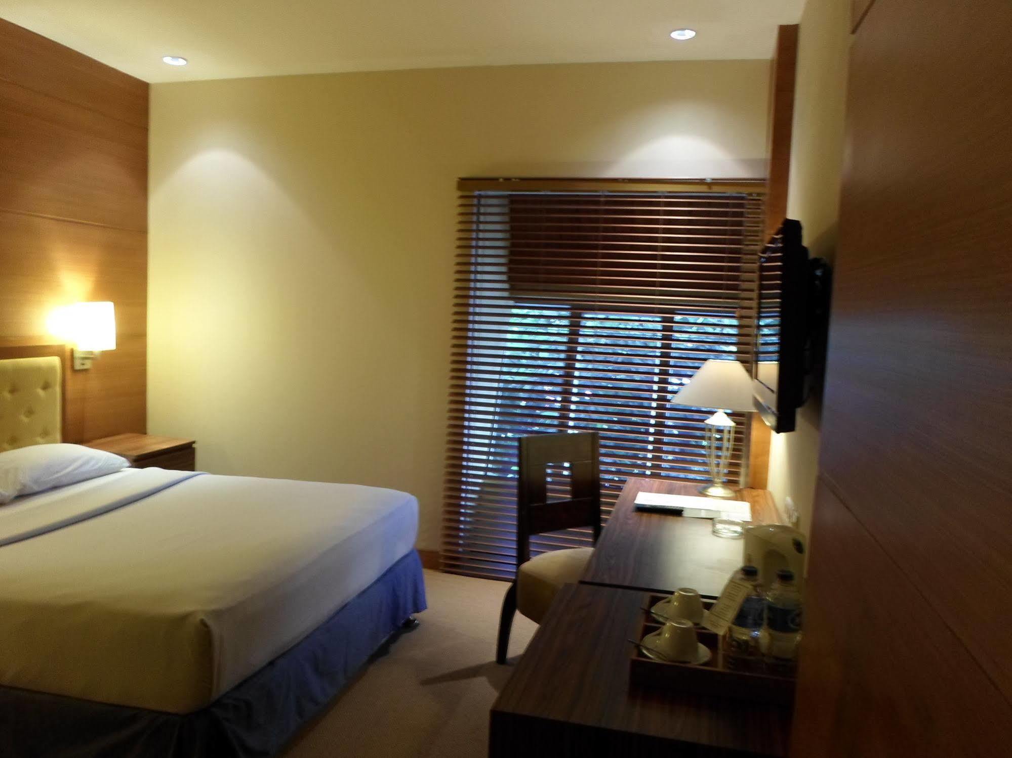 Hotel Mutiara Malioboro Yogyakarta Buitenkant foto