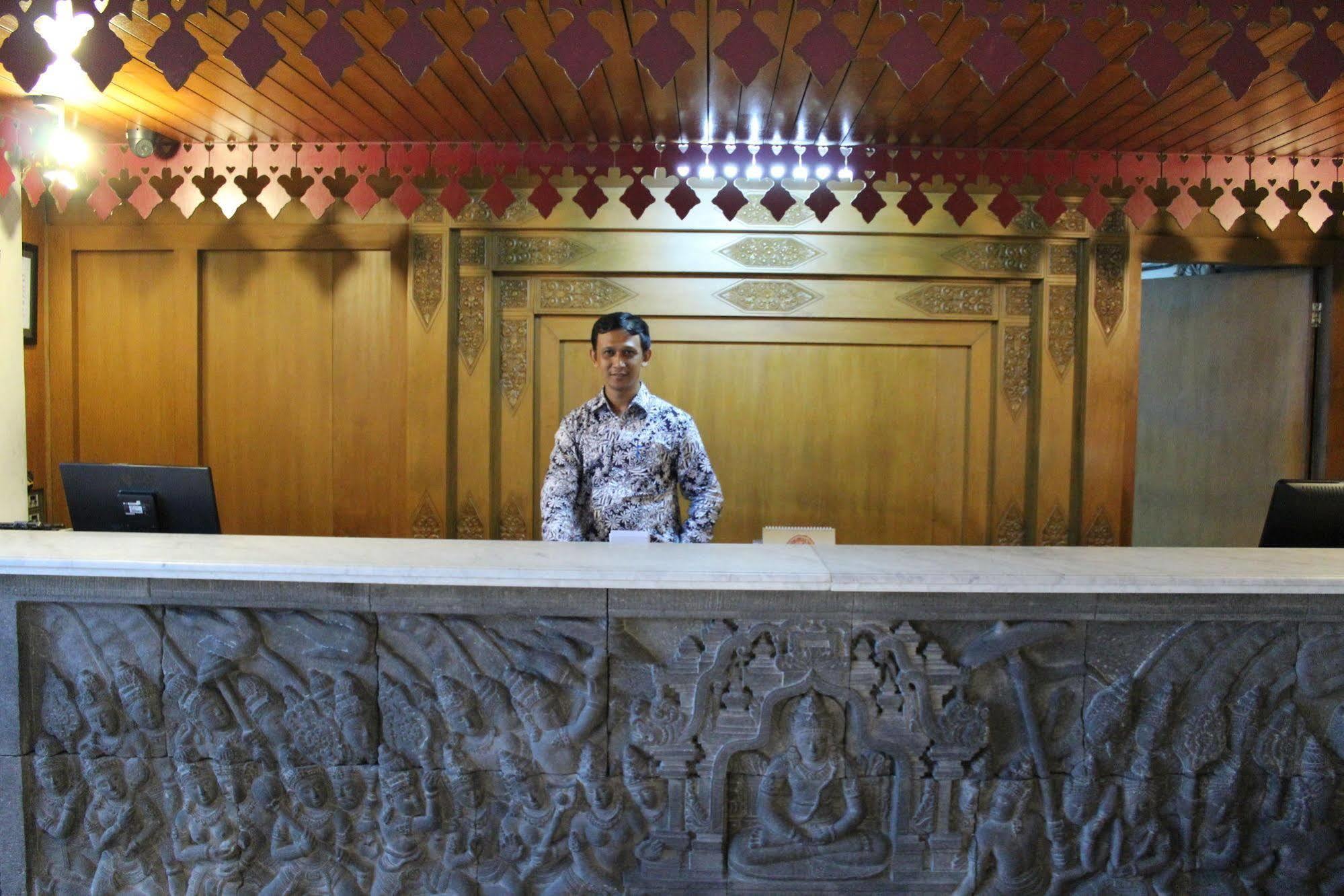 Hotel Mutiara Malioboro Yogyakarta Buitenkant foto