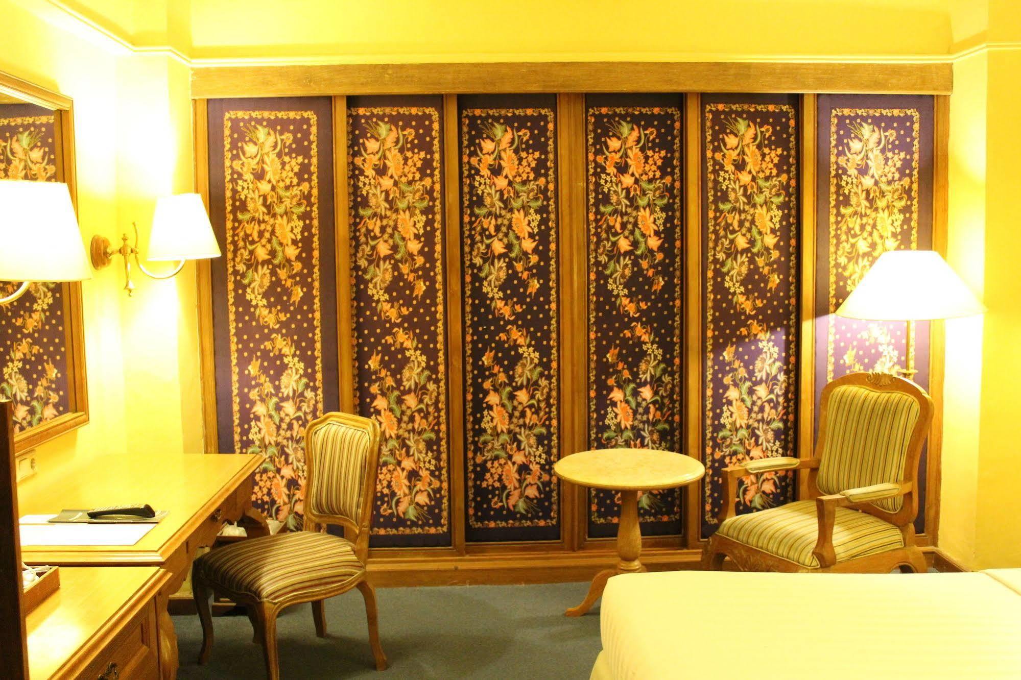Hotel Mutiara Malioboro Yogyakarta Buitenkant foto