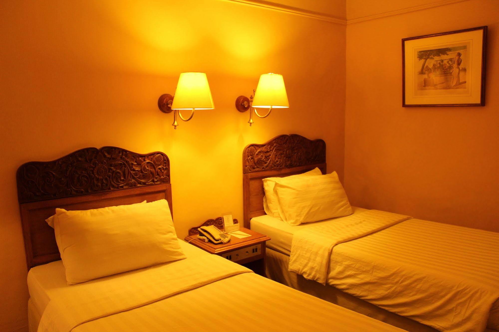 Hotel Mutiara Malioboro Yogyakarta Buitenkant foto