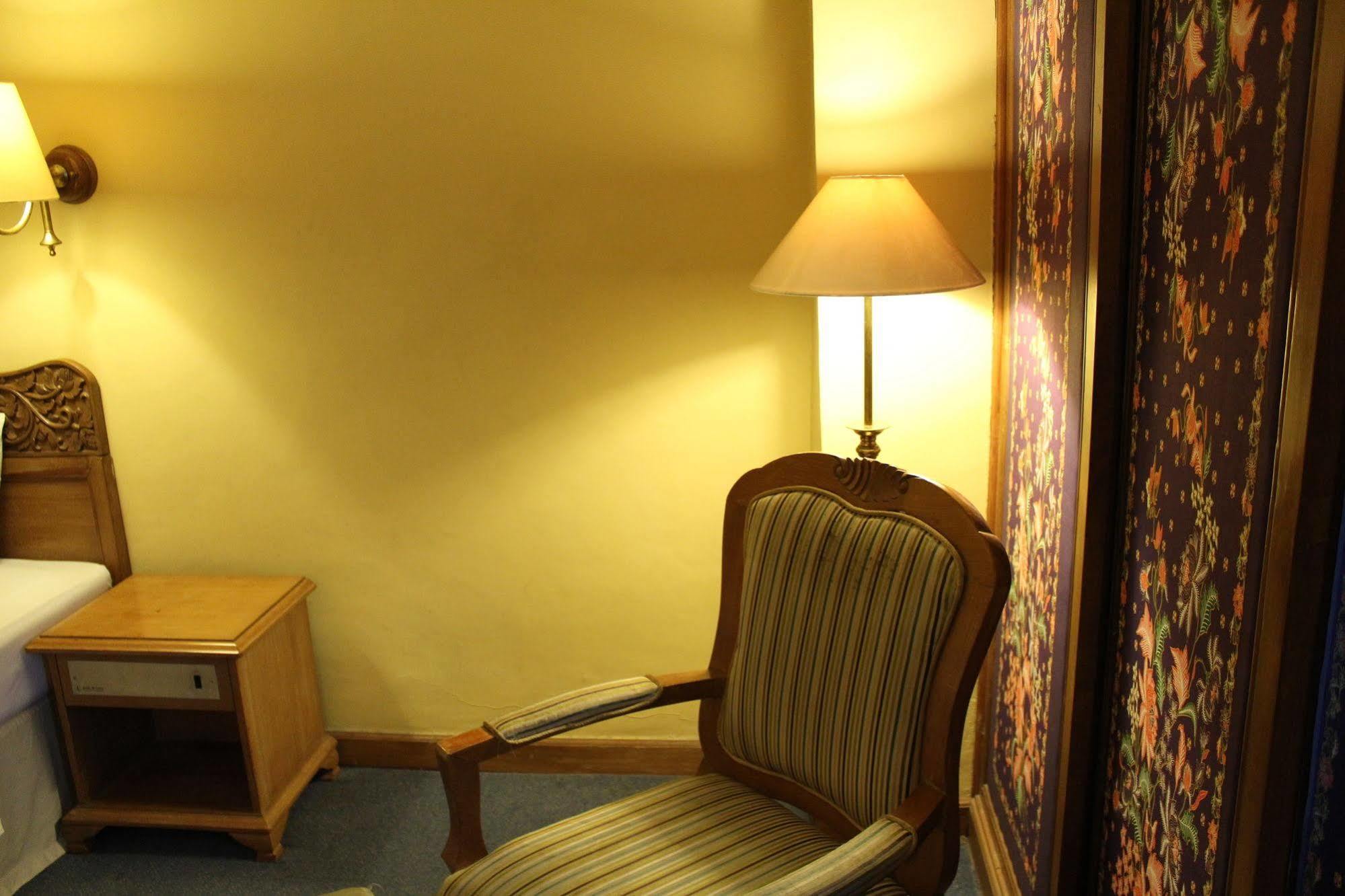 Hotel Mutiara Malioboro Yogyakarta Buitenkant foto