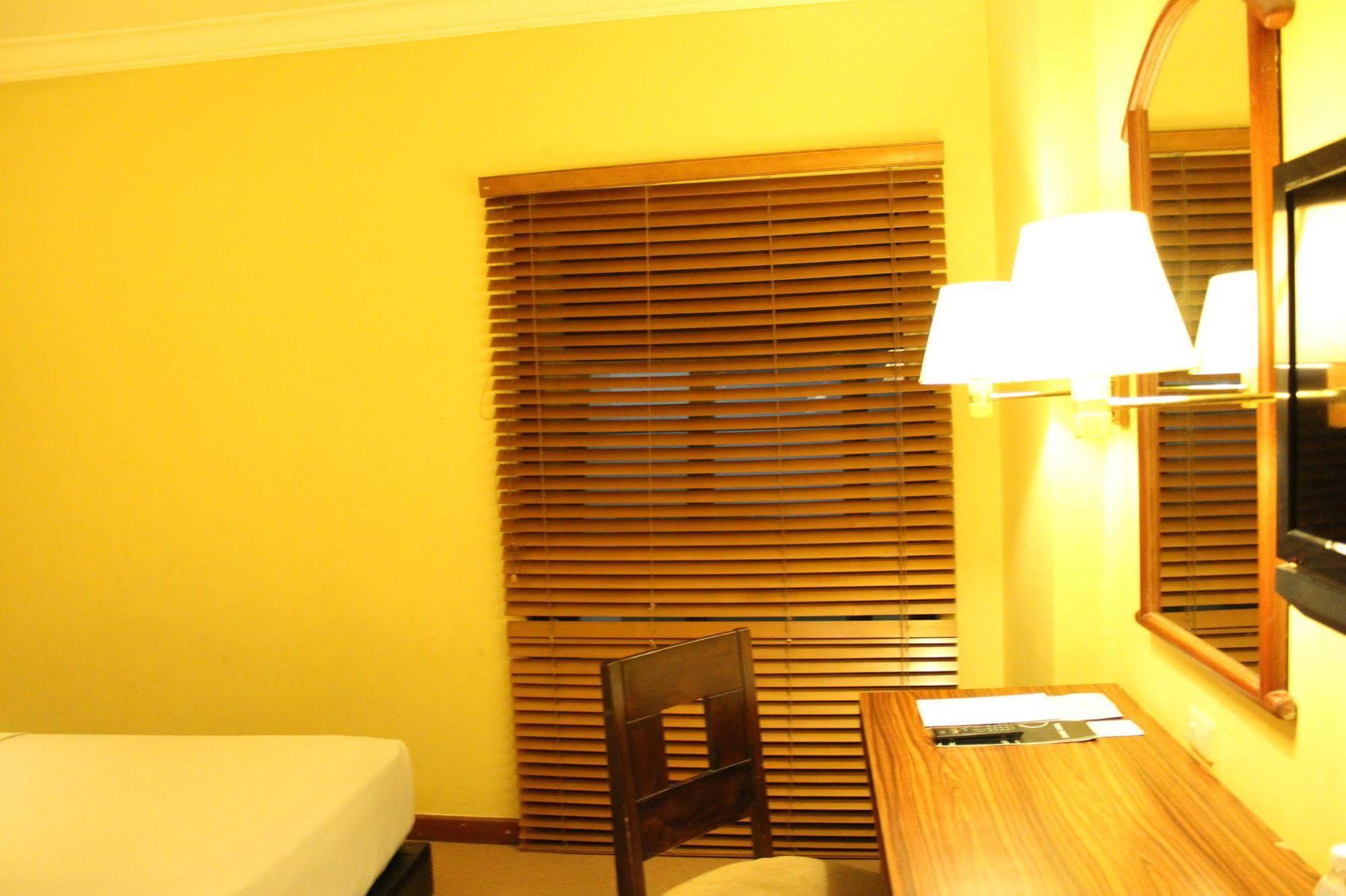 Hotel Mutiara Malioboro Yogyakarta Buitenkant foto