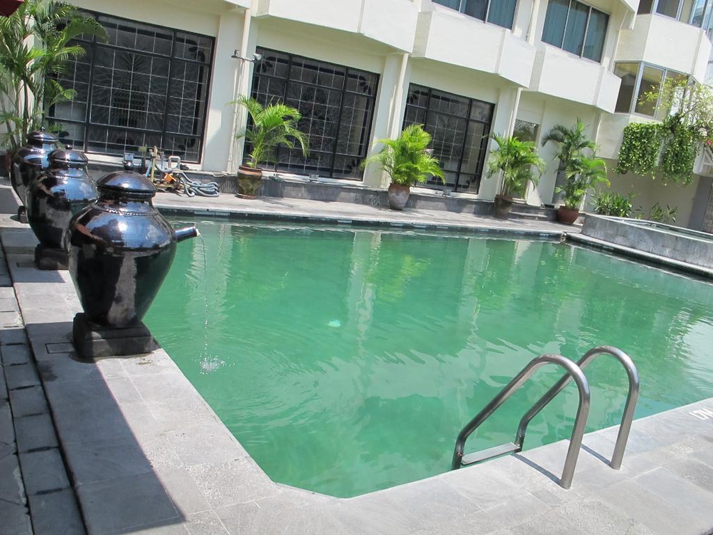 Hotel Mutiara Malioboro Yogyakarta Buitenkant foto